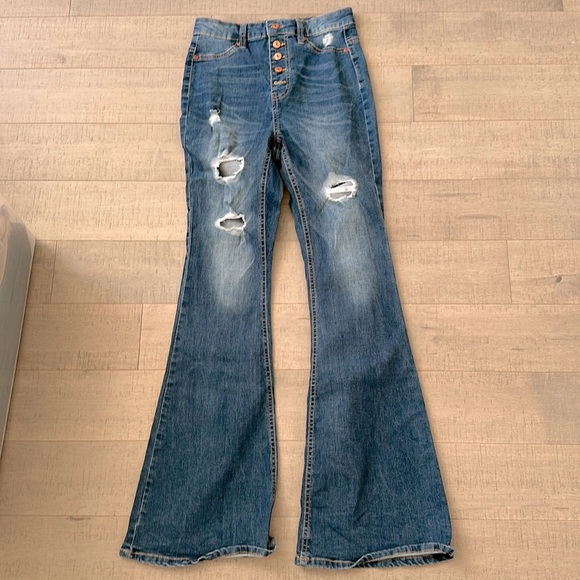 ⭐️ 2 for $10 OR $7 each ⭐️ Bluenotes Super High Rise Flare denim * US 8 - Picture 1 of 8